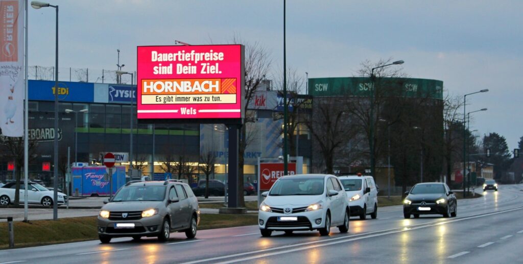 Hornbach Kampagne auf Popp Vision LED-Wall DOOH in Wels