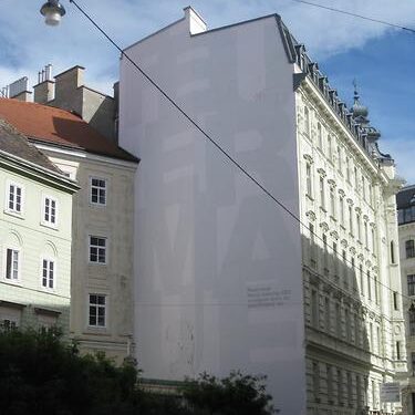 Feuermauer von Popp Vision: OOH durch DOOH, Murals, Street Artvertisement, Gerüstwerbung: Wirkungsvolle digitale und analoge Werbeflächen an prime Standorten in Österreich