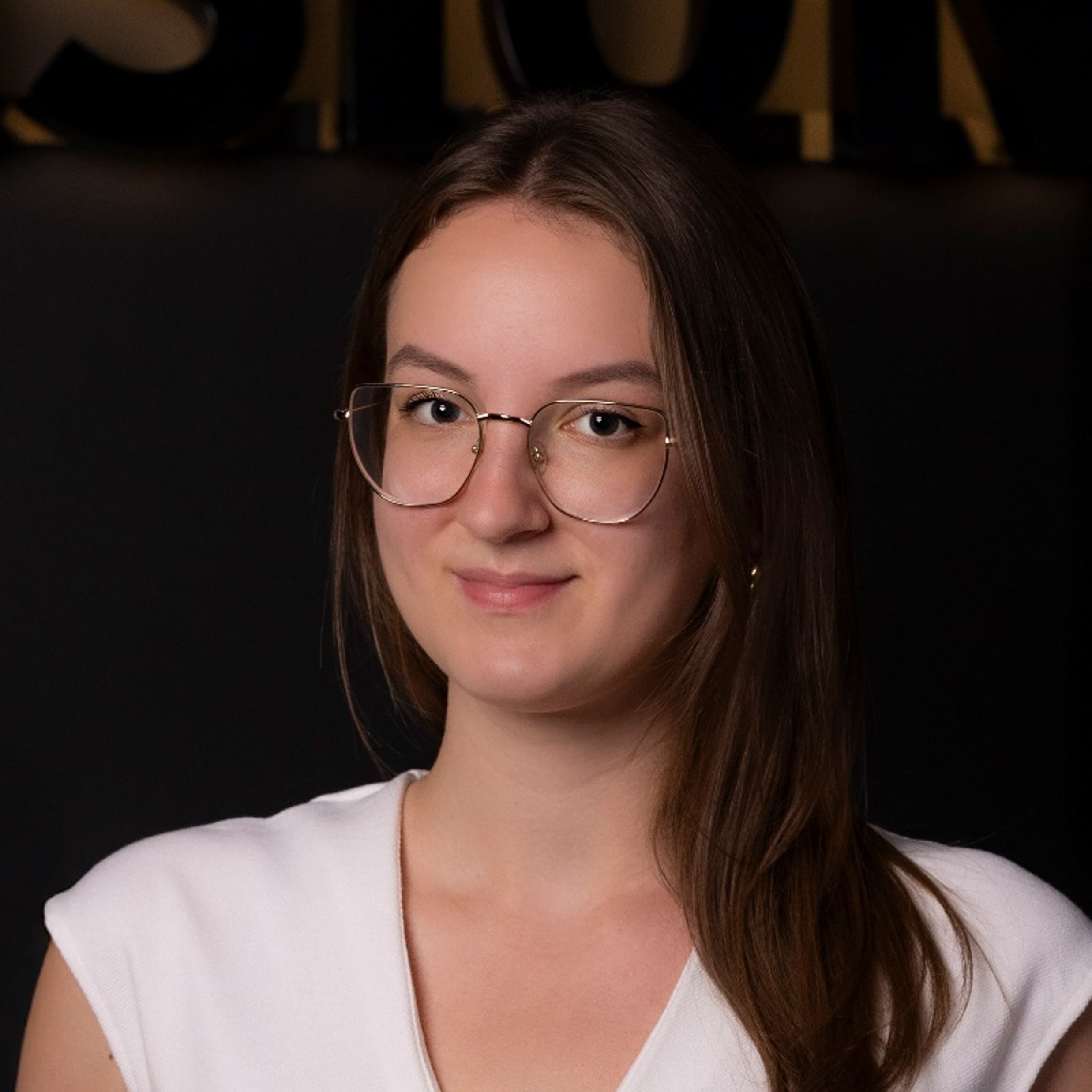 Laura Damjanovic von Popp Vision: OOH, DOOH, Murals, Street Artvertisement, Gerüstwerbung: Wirkungsvolle digitale und analoge Werbeflächen an prime Standorten in Österreich