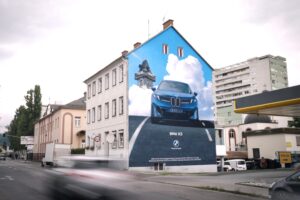 BMW ix3 Mural-Kampagne von Popp Vision in Graz