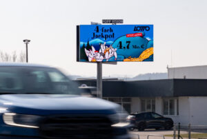 Lotto Kampagne auf DOOH Screen von Popp Vision in St. Pölten