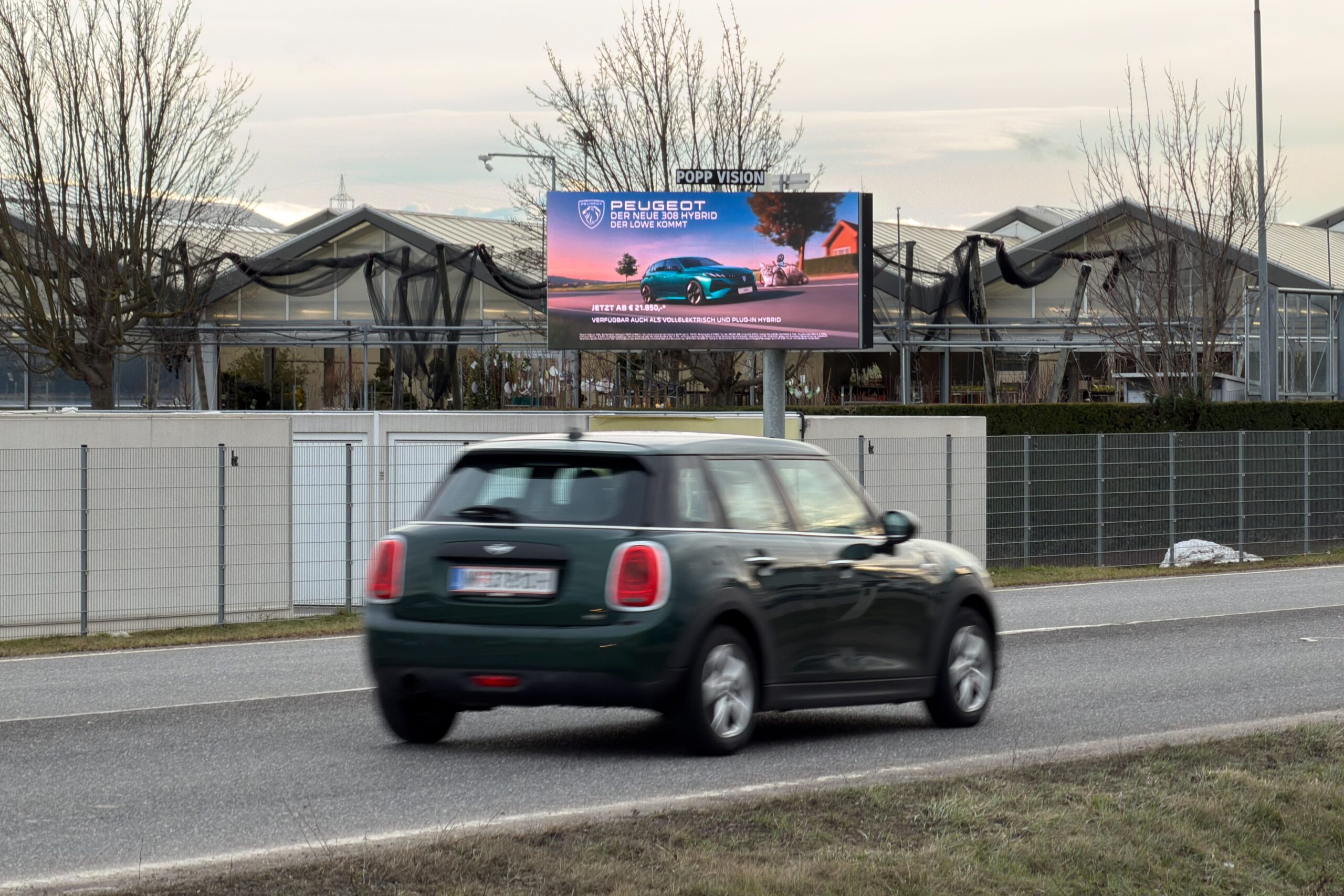 Peugeot 308 Kampagne auf DOOH Screen von Popp Vision in Wien