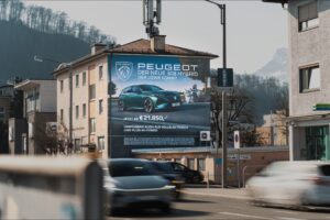 Peugeot 308 Mural-Kampagne von Popp Vision in Salzburg