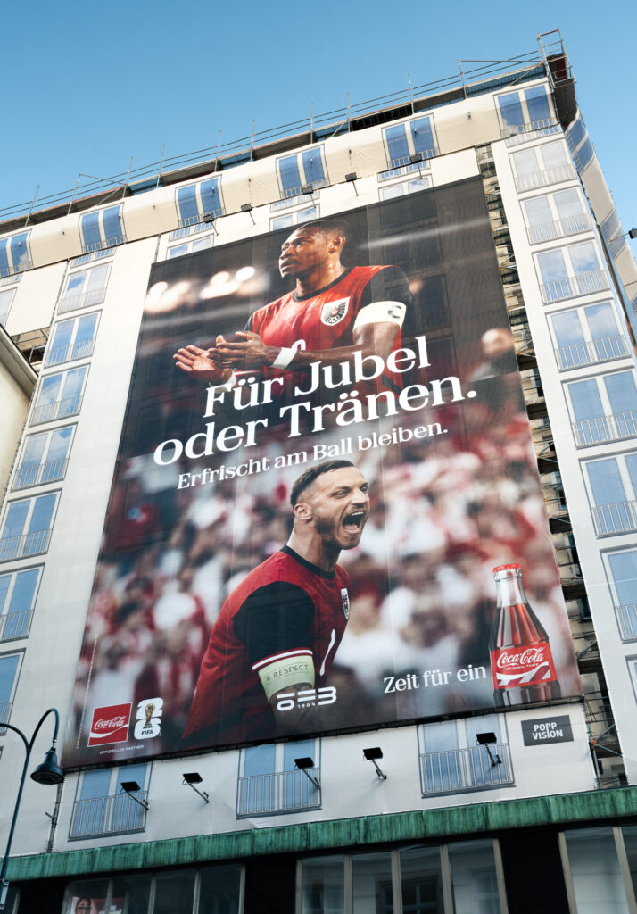Coca-Cola Kampagne auf Gerüstwerbefläche von Popp Vision in Wien in der Herrengasse (1010)