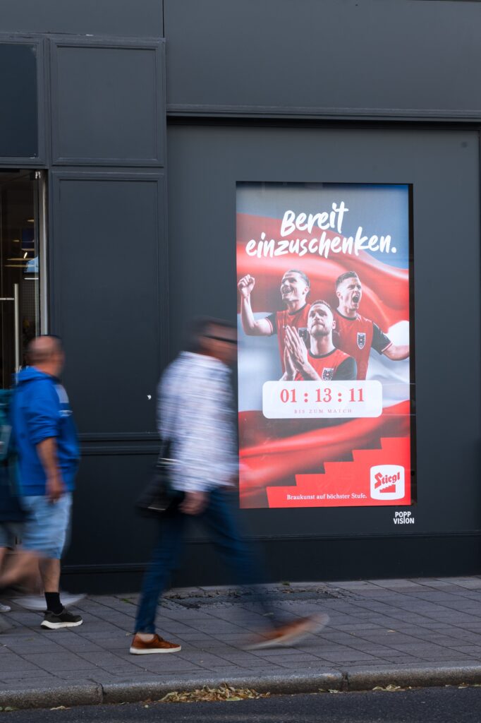 Stiegl Kampagne auf DOOH Screen von Popp Vision in Wien zur WM