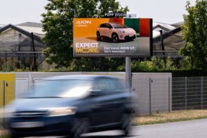 AION Colmobil Kampagne auf DOOH Screen von Popp Vision